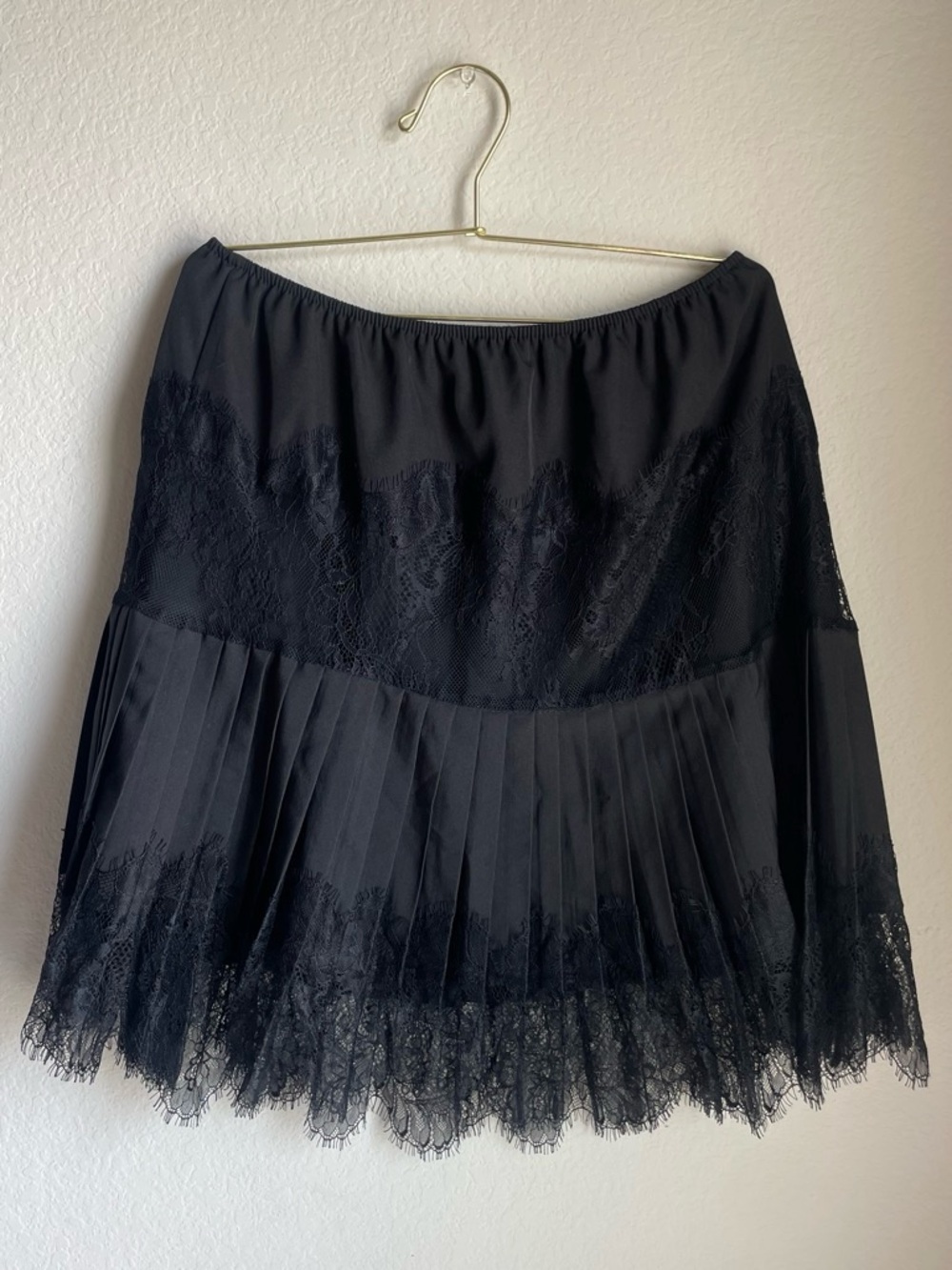 Black Lace Pleated Women's Skirt